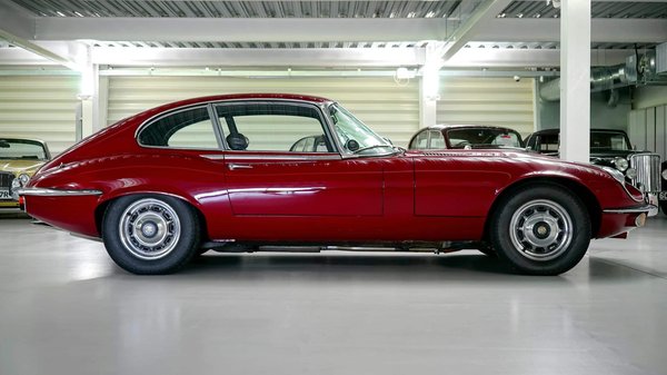 Can You Retrofit a Modern Infotainment System into a Classic Jaguar E-Type for Enhanced Connectivity?